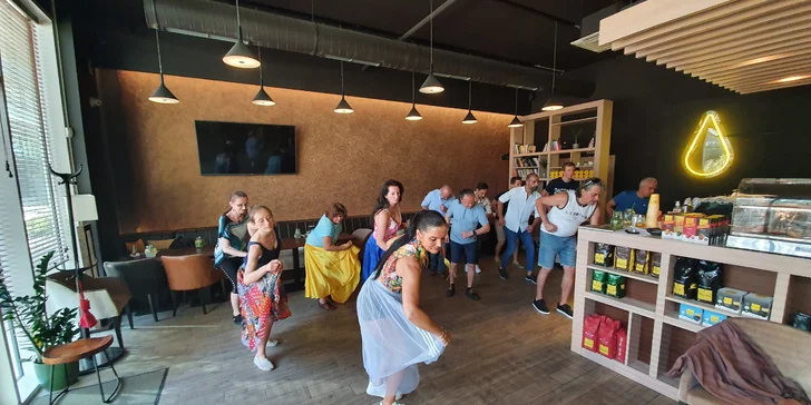 Kurzy párovej alebo bezpárovej salsy v tanečnej škole „Salsa, Son, Pasión“