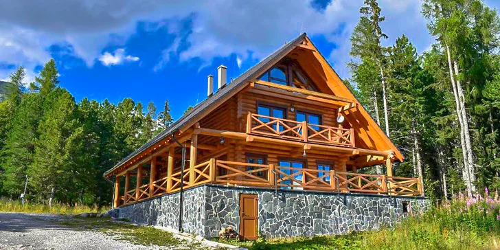 Dych berúce výhľady, jedinečná poloha v samotnom srdci Štrbského Plesa a omnoho viac v luxusnom High Tatras Chalete