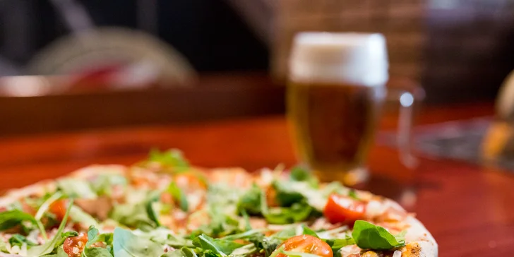 Pizza podľa vlastného výberu pečená na bukovom dreve + tankové pivo Kozel