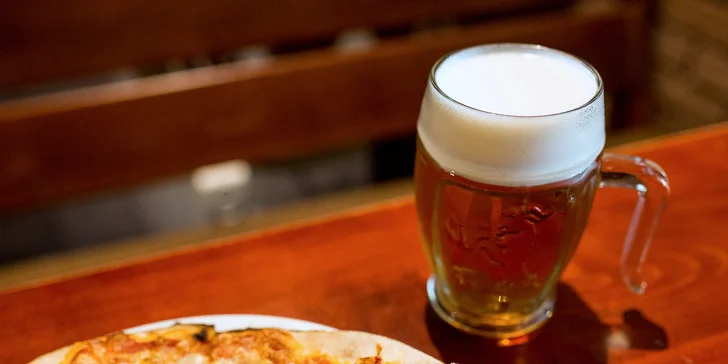 Pizza podľa vlastného výberu pečená na bukovom dreve + tankové pivo Kozel