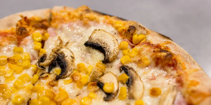 Pizza podľa vlastného výberu pečená na bukovom dreve + tankové pivo Kozel