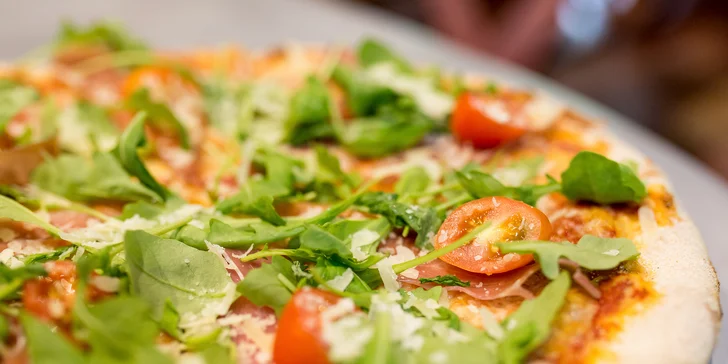 Pizza podľa vlastného výberu pečená na bukovom dreve + tankové pivo Kozel