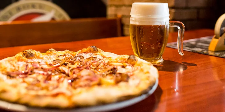 Pizza podľa vlastného výberu pečená na bukovom dreve + tankové pivo Kozel