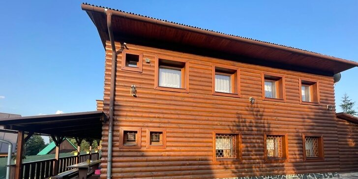 Zažite výnimočný pobyt neďaleko Oravskej priehrady: ubytovanie až pre 12 osôb s plne vybavenou kuchyňou a atrakciami pre celú rodinu