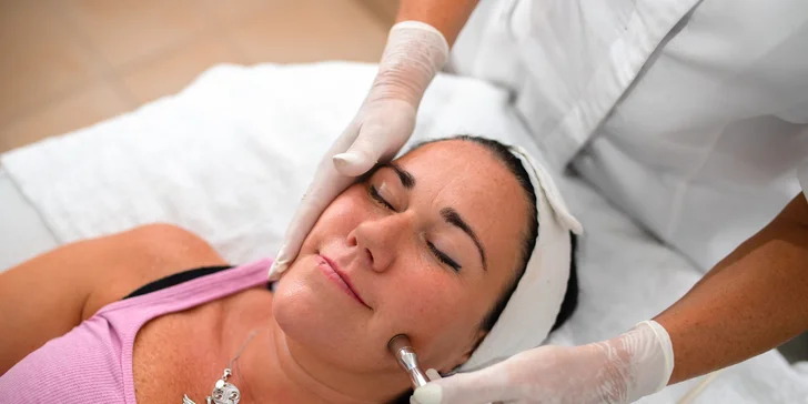 Dokonalé ošetrenia pleti pre dámy aj pánov - mikrodermabrázia, Skin Scrubber, fototerapia i OxyGeneo