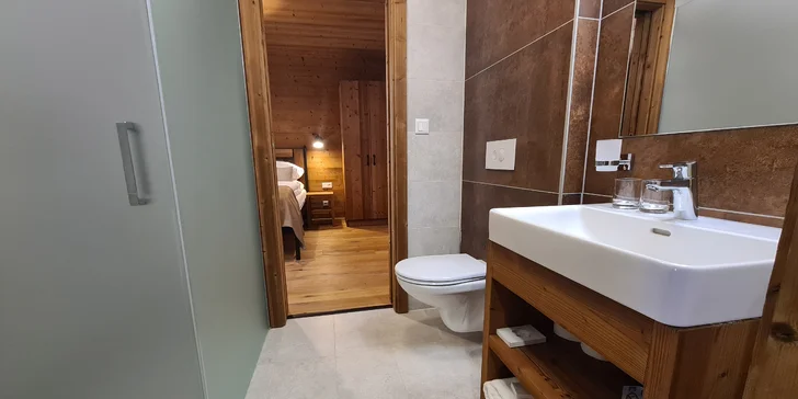Pobyt v modernom apartmáne neďaleko Jasnej: plne vybavená kuchyňa, výhľad na hory a atrakcie v okolí