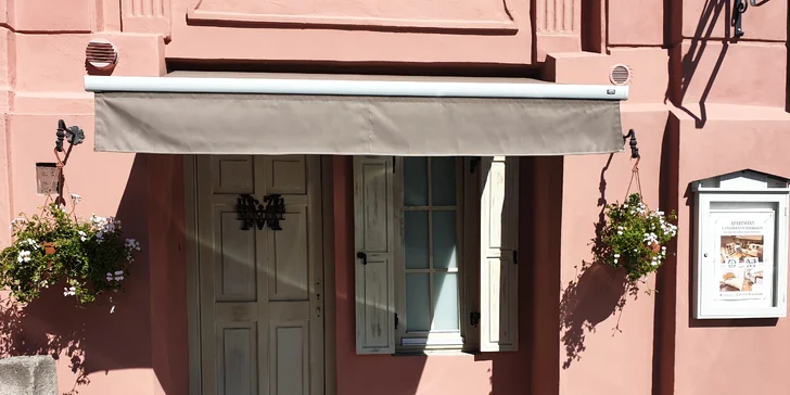 Štýlový apartmán v centre historickej Banskej Štiavnice: moderný dizajn, plne vybavená kuchyňa a kúpeľňa, pet friendly