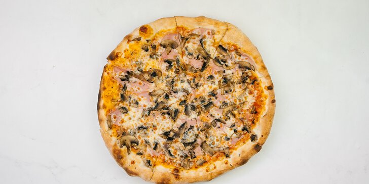 Pizza podľa vlastného výberu z 11 druhov + osviežujúci nápoj k tomu