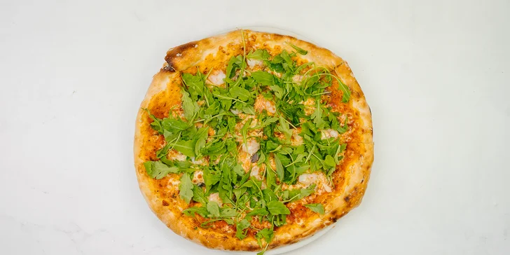 Pizza podľa vlastného výberu z 11 druhov + osviežujúci nápoj k tomu