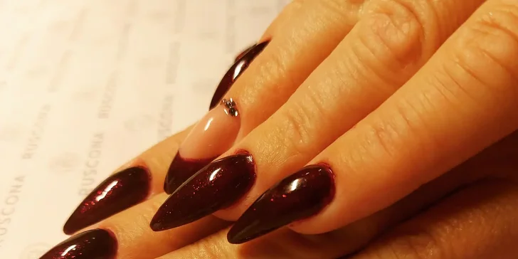 Gél lak alebo nové gélové nechty v nechtovom štúdiu Zuzu Nails