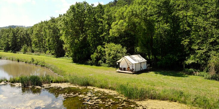 Glamping na Slovácku: parádny stan až pre 4 osoby pri pokojnom jazere a lese neďaleko Kyjova