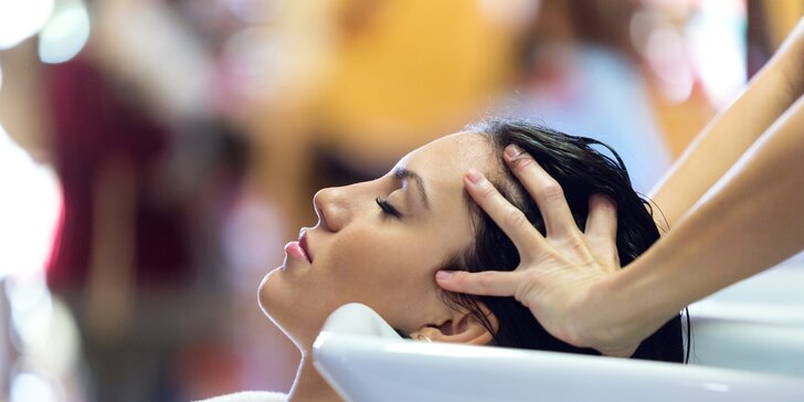 Moderný strih, masáž hlavy či regenerácia vlasov