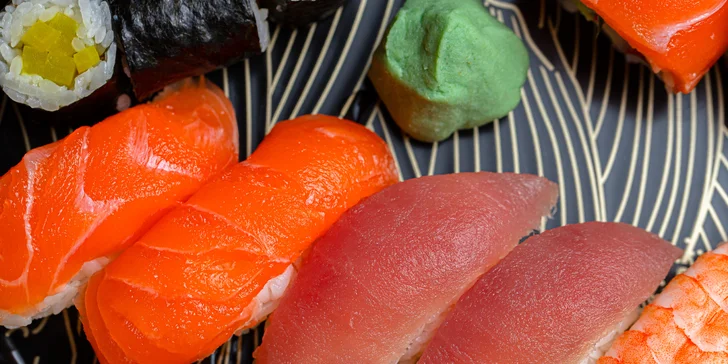 Lahodné sushi sety pre 1 alebo 2 osoby – maki, futomaki, nigiri a uramaki