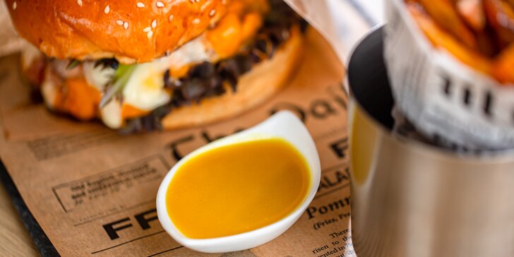 Kurací, bravčový, hovädzí či syrový burger s hranolčekmi a domácou omáčkou
