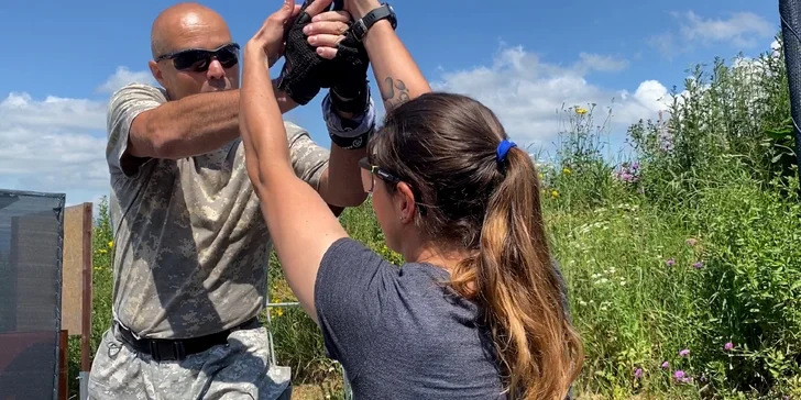 Jedinečný strelecký zážitok s lekciou sebaobrany podľa systému KRAV MAGA - vhodné aj pre ženy