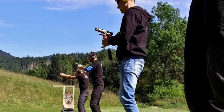 Jedinečný strelecký zážitok s lekciou sebaobrany podľa systému KRAV MAGA - vhodné aj pre ženy