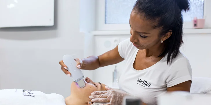 Skin scrubber alebo chemický peeling pre pleť ako bábätko