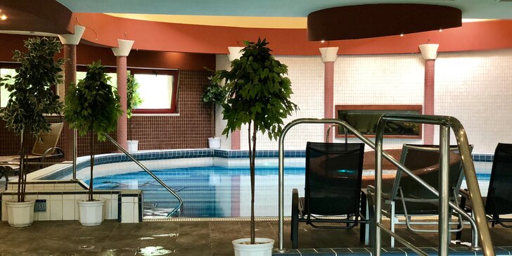 Oddych v hoteli Therma**** s bazénovým svetom, neobmedzeným wellness, celodenným vstupom do Thermalparku a možnosťou privátnej jacuzzi