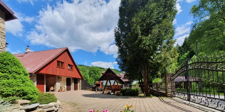 Pobyt v Zázrivskom dvore s polpenziou, privátnym mini wellness a výhľadom na Rozsutec