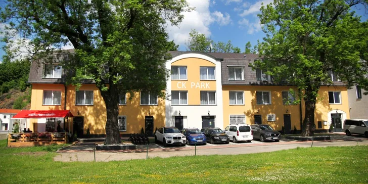 Čarovná dovolenka v Českom Krumlove: hotel 10 minút od historického centra, raňajky i fľaša vína
