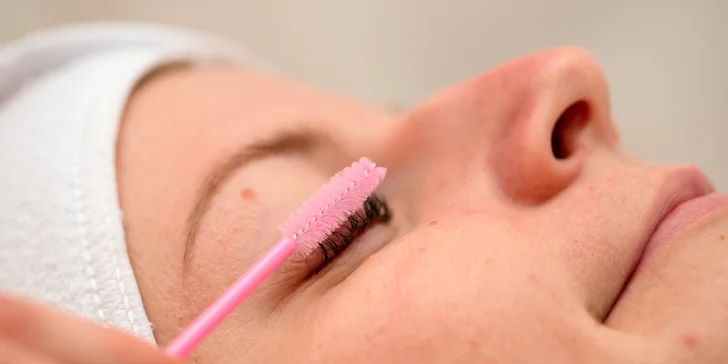 Laminácia obočia alebo Lash lifting & Botox mihalníc v Dolly beauty