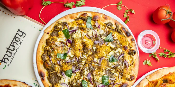 Kuracia či vegetariánska indická pizza v reštaurácii Chutney