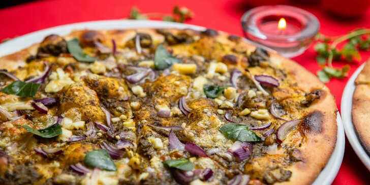 Kuracia či vegetariánska indická pizza v reštaurácii Chutney