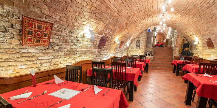 Kuracia či vegetariánska indická pizza v reštaurácii Chutney