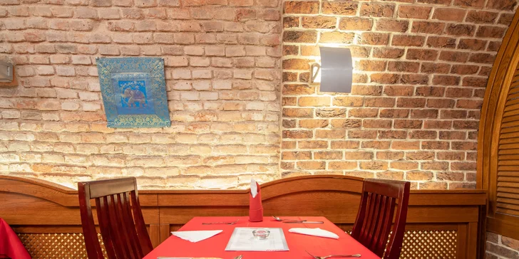 Kuracia či vegetariánska indická pizza v reštaurácii Chutney