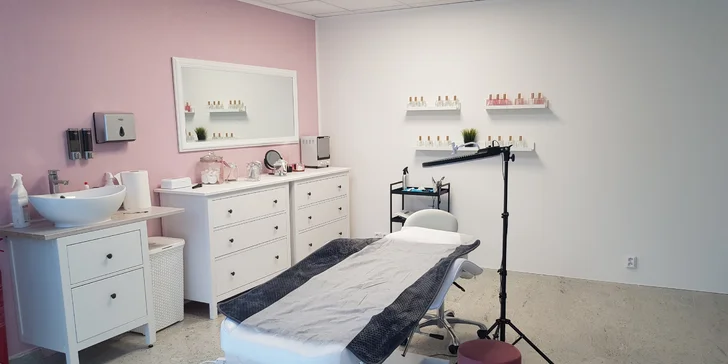 Permanentný make-up obočia, pier či očných liniek alebo odstránenie PMU