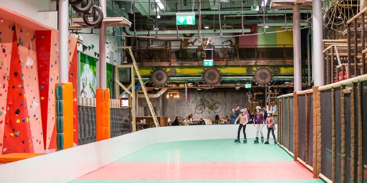 Indoorové kolieskové korčuľovanie v Steam Factory