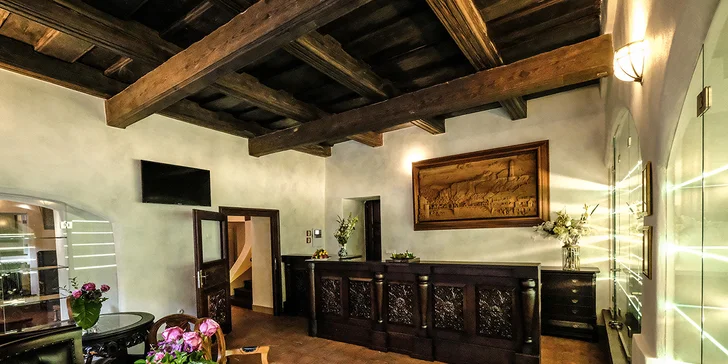 Luxus s nádychom histórie: hotel v centre Českého Krumlova s raňajkami a fľašou vína
