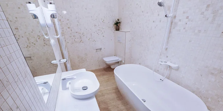 Luxus s nádychom histórie: hotel v centre Českého Krumlova s raňajkami a vstupom do wellness