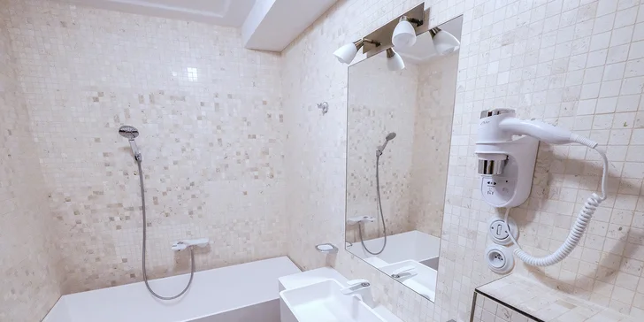 Luxus s nádychom histórie: hotel v centre Českého Krumlova s raňajkami a vstupom do wellness