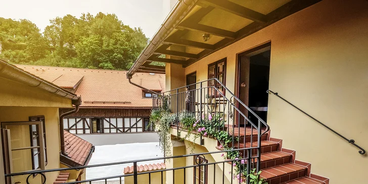 Luxus s nádychom histórie: hotel v centre Českého Krumlova s raňajkami a vstupom do wellness