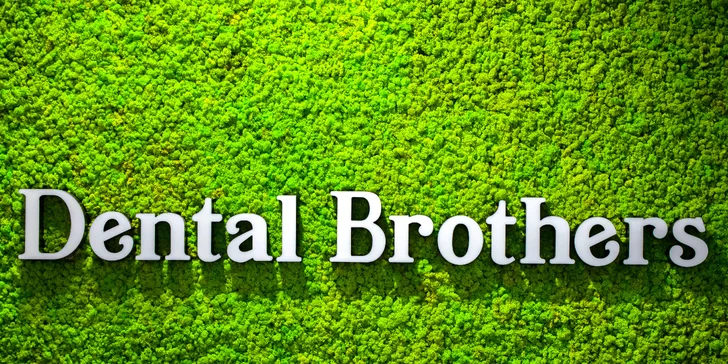 Žiarivo biely úsmev už za pár minút! Dental Brothers sú pre vás stále otvorení.