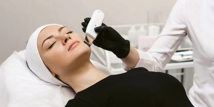 Hĺbkové ošetrenie pleti, ošetrenie s masážou, mikrodermabrázia či chemický peeling