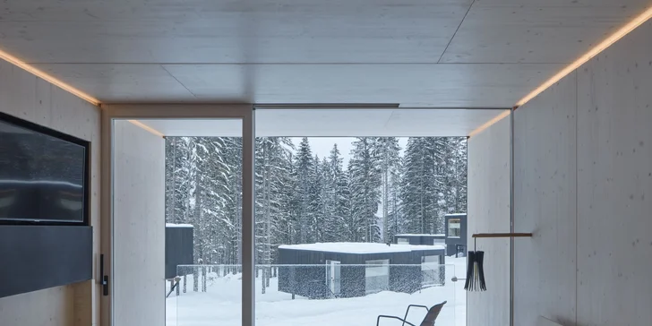 Strávte vianočné prázdniny, Silvester či novoročné dni v chatkách Björnson Tree Houses*** - polpenzia, wellness a bohatý program pre deti aj dospelých