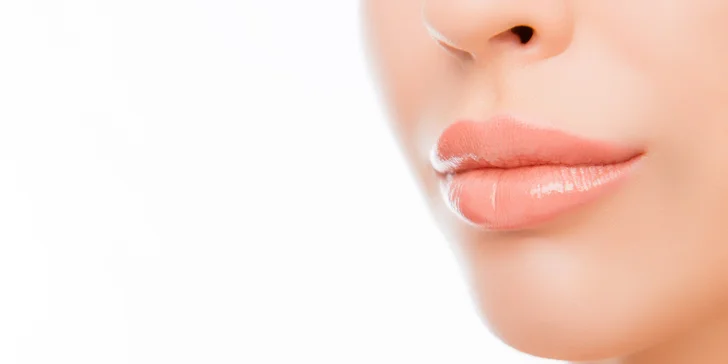 Zdvihnutie poklesnutých kútikov kyselinovu hyalurónovou v Salóne Dermafresh