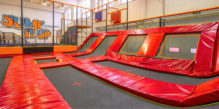 Vstupy na 60 alebo 120 minút počas celého týždňa do trampolínového centra JUMP IT UP