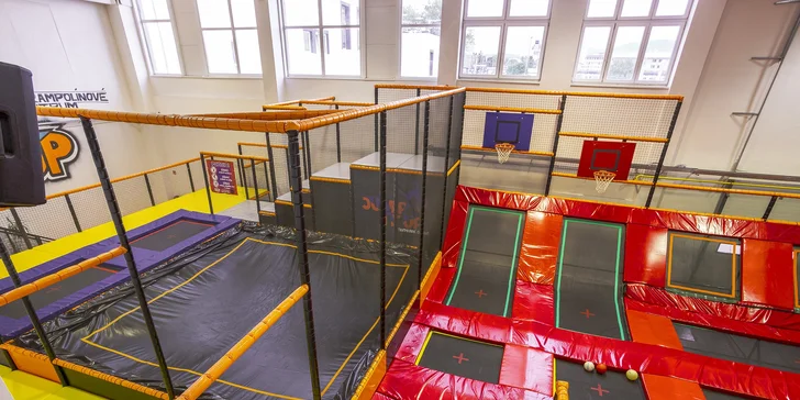 Vstupy na 60 alebo 120 minút počas celého týždňa do trampolínového centra JUMP IT UP