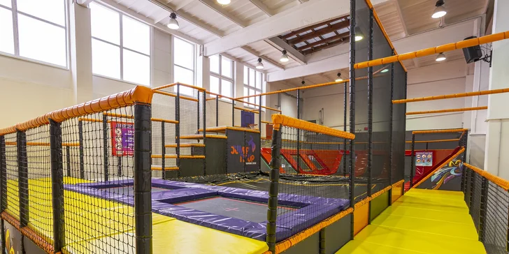 Vstupy na 60 alebo 120 minút počas celého týždňa do trampolínového centra JUMP IT UP