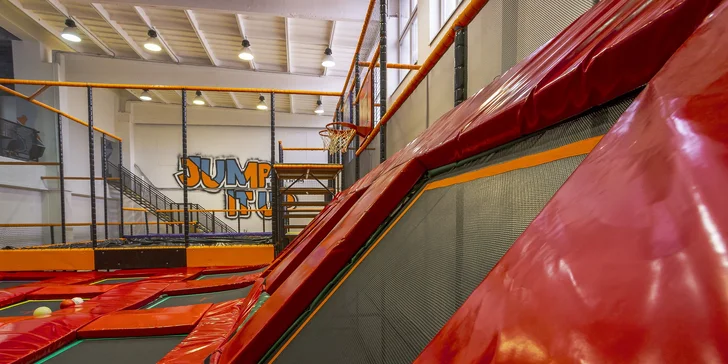 Vstupy na 60 alebo 120 minút počas celého týždňa do trampolínového centra JUMP IT UP
