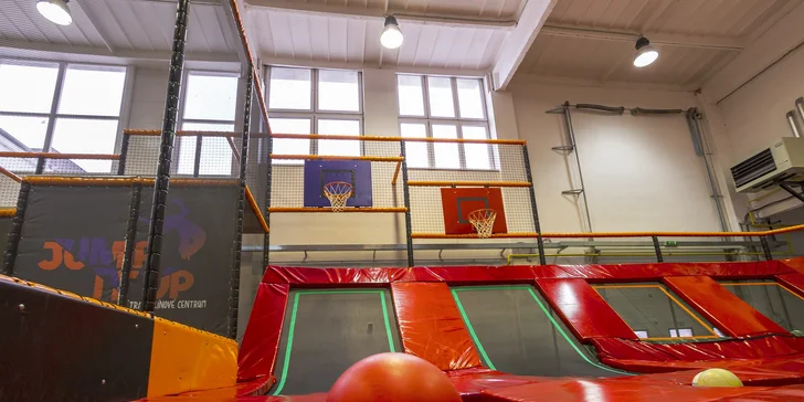 Vstupy na 60 alebo 120 minút počas celého týždňa do trampolínového centra JUMP IT UP