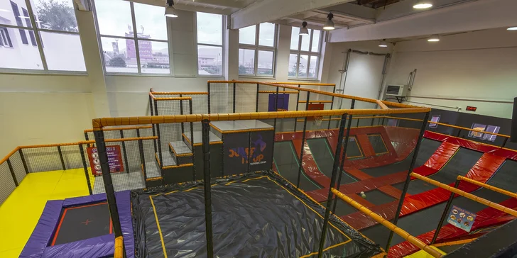 Vstupy na 60 alebo 120 minút počas celého týždňa do trampolínového centra JUMP IT UP