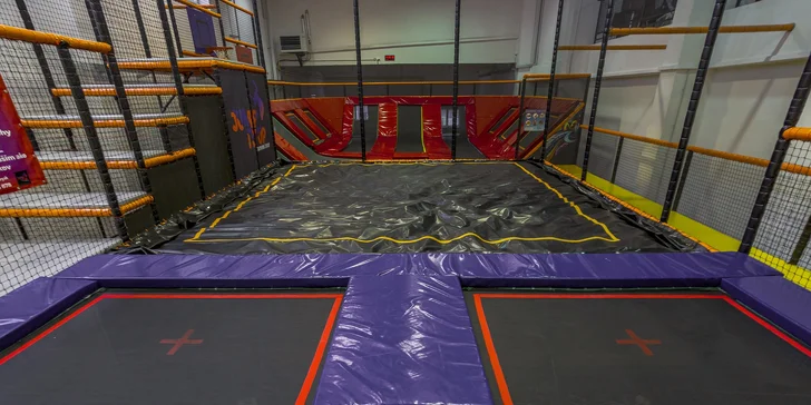 Vstupy na 60 alebo 120 minút počas celého týždňa do trampolínového centra JUMP IT UP