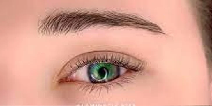Prirodzený vzhľad vďaka lash liftingu a laminácii obočia alebo 3D mihalnice