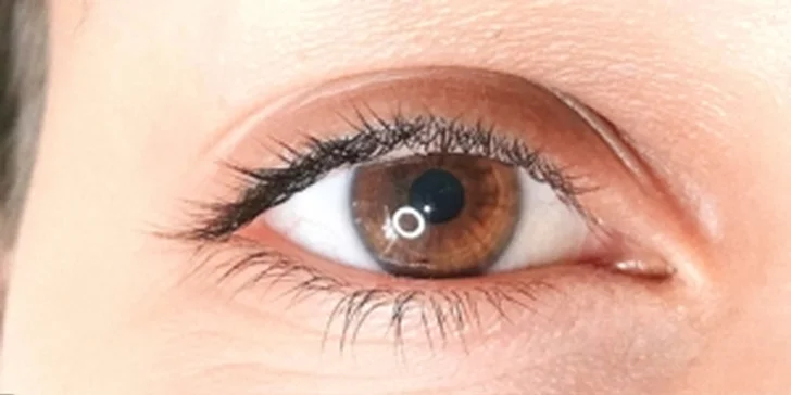 Prirodzený vzhľad vďaka lash liftingu a laminácii obočia alebo 3D mihalnice