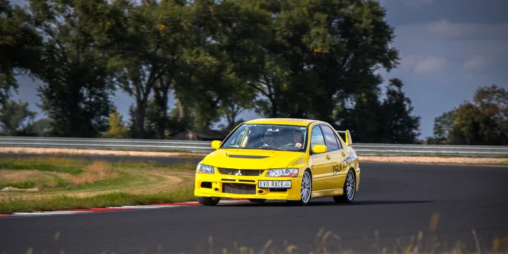 Super jazda v nadupaných autách na pretekárskom okruhu SLOVAKIA RING s videozáznamom