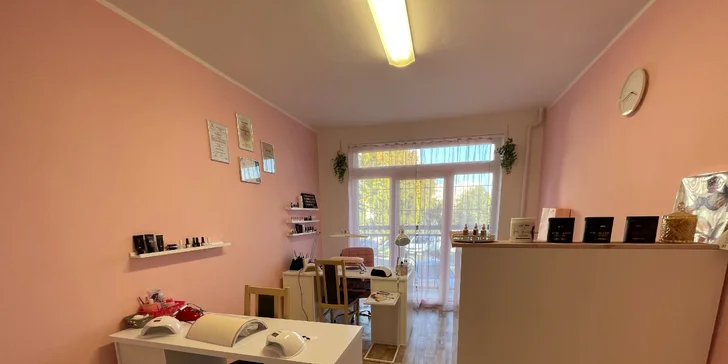 Gélové nechty či gél lak a klasická manikúra aj pre mužov